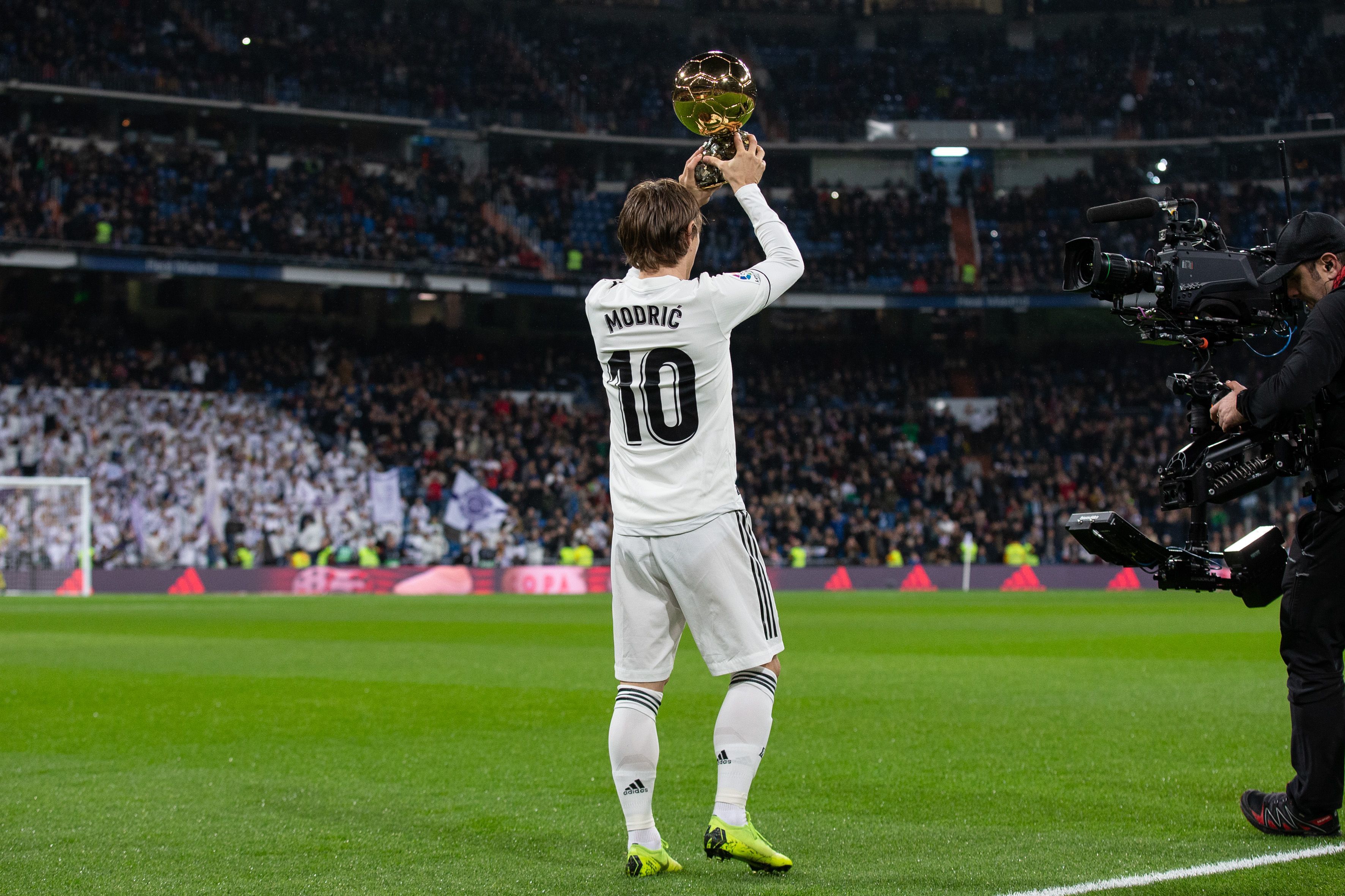 巴蒂：劳塔罗和小蜘蛛可以一起上，但其中一人必须做出牺牲